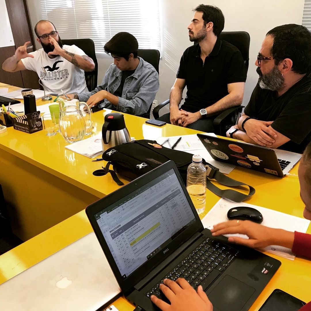 A equipe de direção e produção executiva reunida
